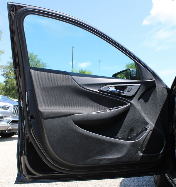 Vehicle image 22 of 24
