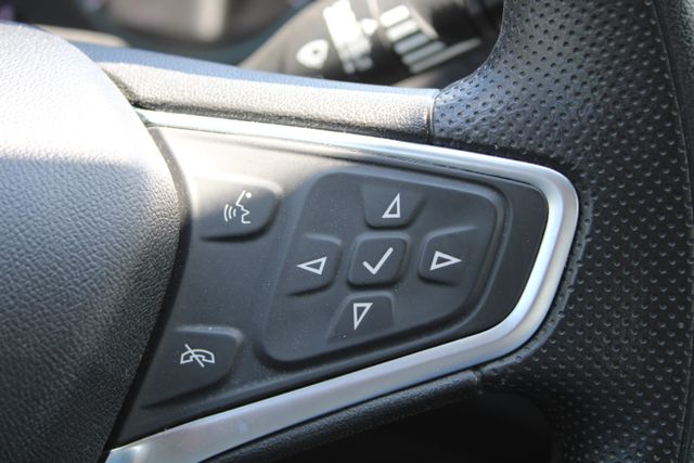 Vehicle image 18 of 24