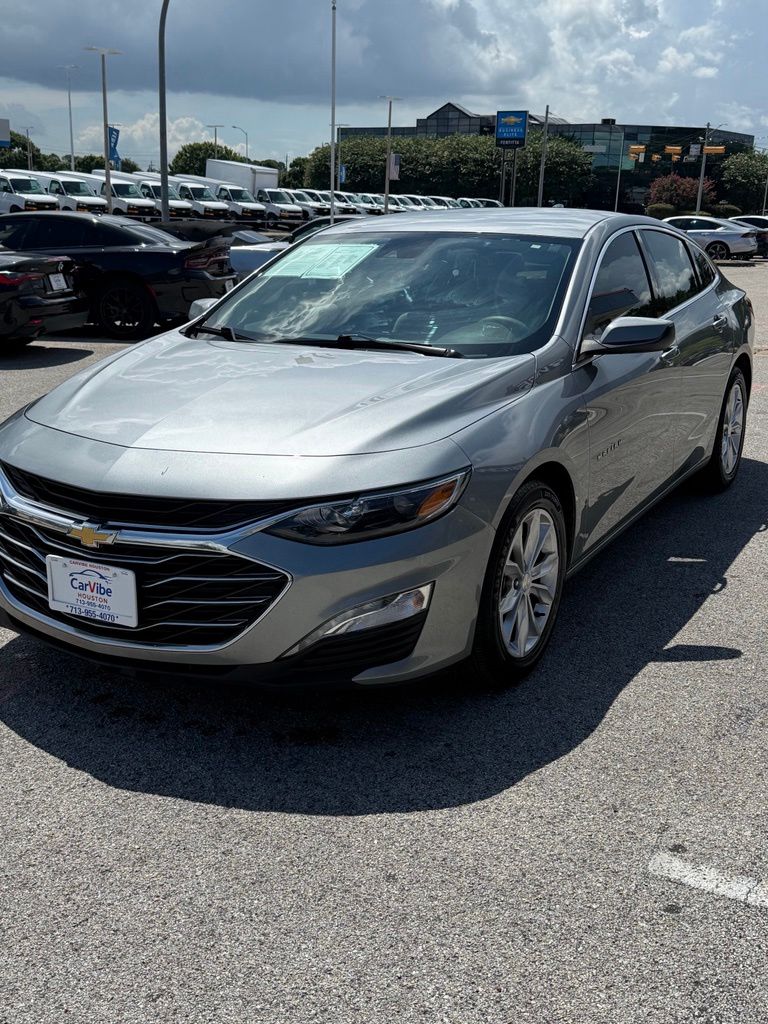2023 Chevrolet Malibu LT Image 2 of 25