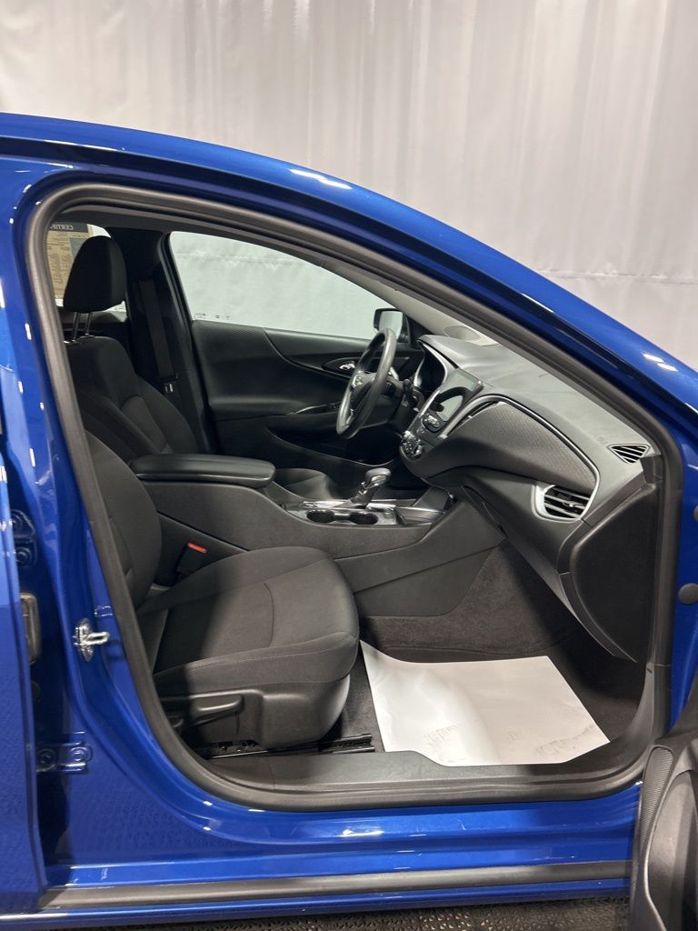 2023 Chevrolet Malibu LT Image 14 of 34