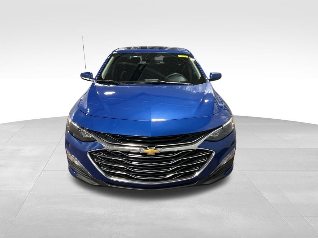 2023 Chevrolet Malibu LT Image 2 of 34