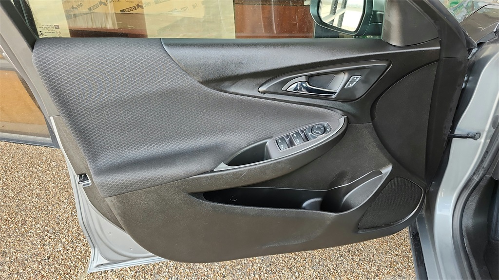 Vehicle image 29 of 40