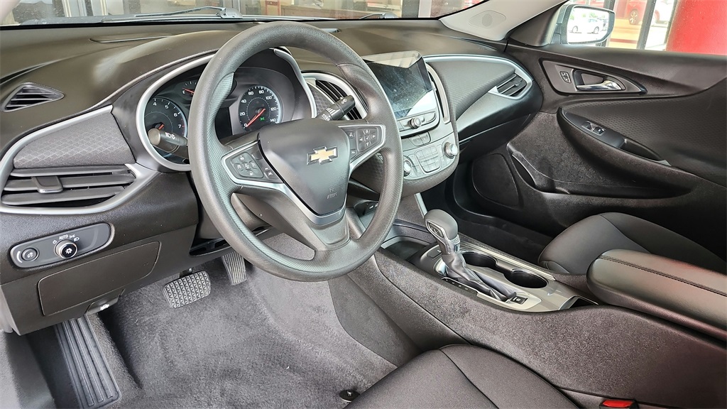 Vehicle image 9 of 40