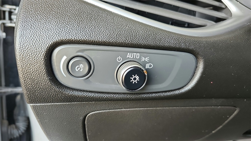 Vehicle image 24 of 40