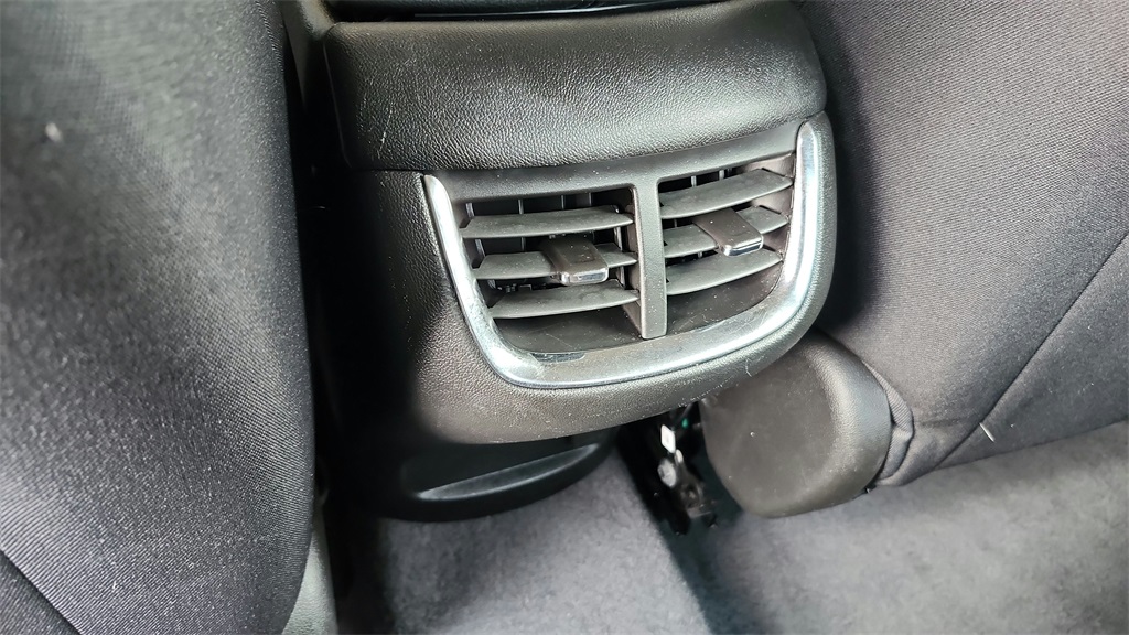 Vehicle image 14 of 40