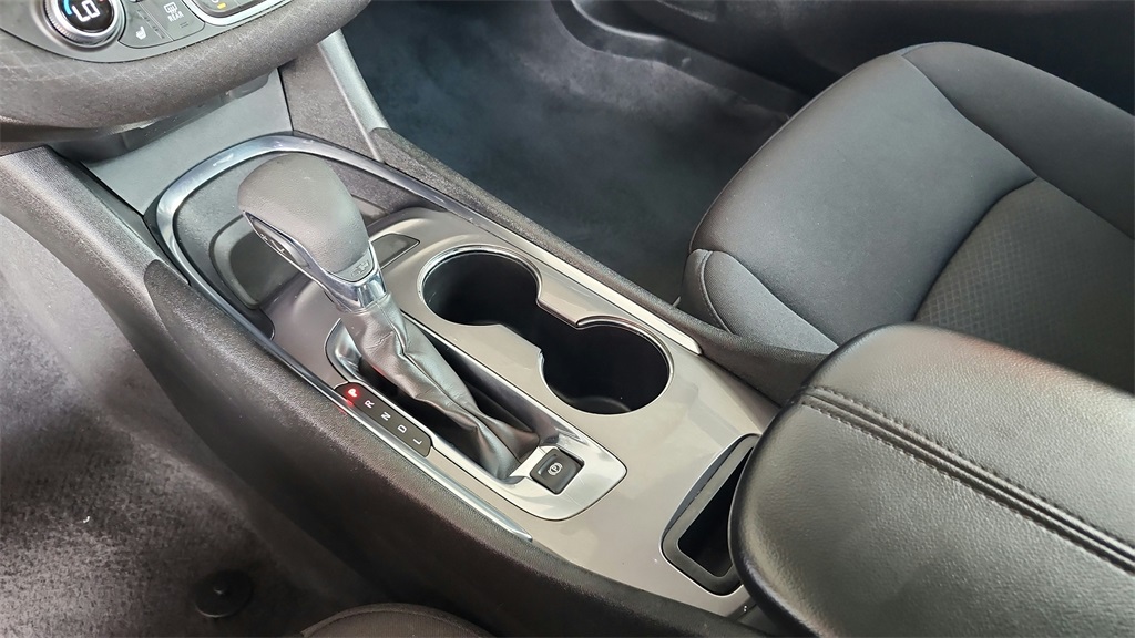 Vehicle image 15 of 40