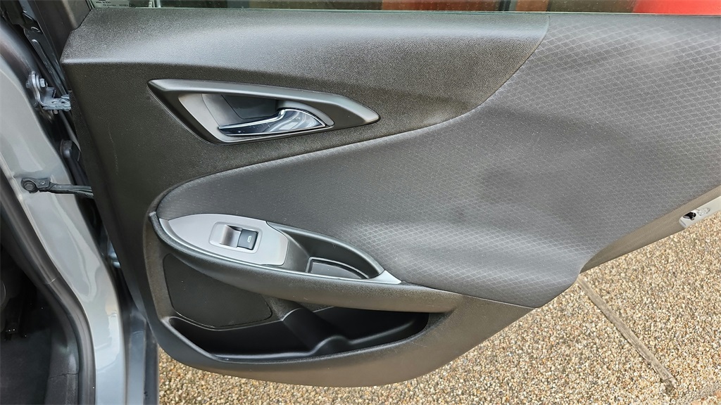 Vehicle image 36 of 40