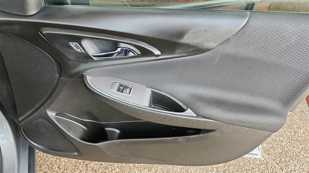 Vehicle image 34 of 40