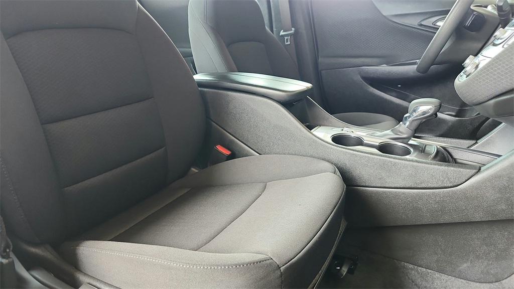 Vehicle image 33 of 40