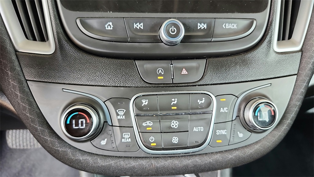 Vehicle image 21 of 40
