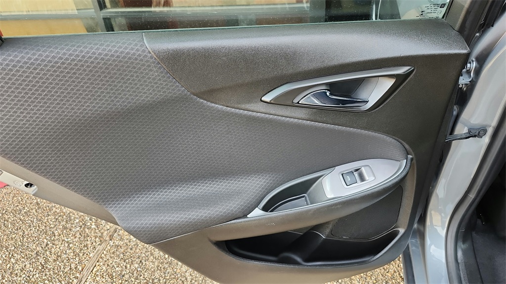 Vehicle image 31 of 40