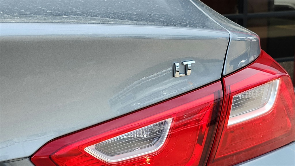 Vehicle image 38 of 40