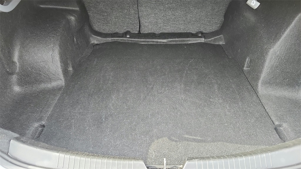 Vehicle image 37 of 40