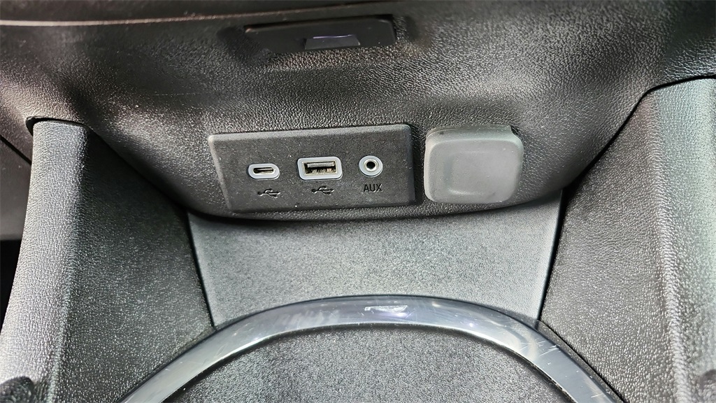 Vehicle image 18 of 40