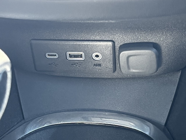 Vehicle image 28 of 33