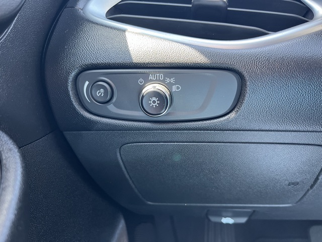 Vehicle image 22 of 33