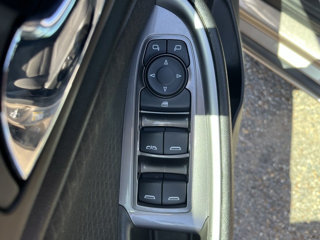Vehicle image 14 of 33