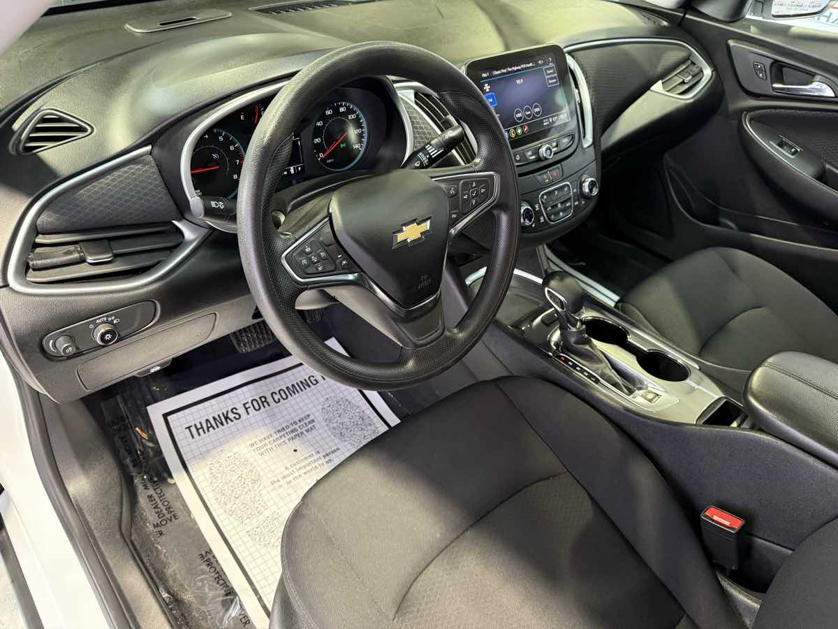 Vehicle image 32 of 45
