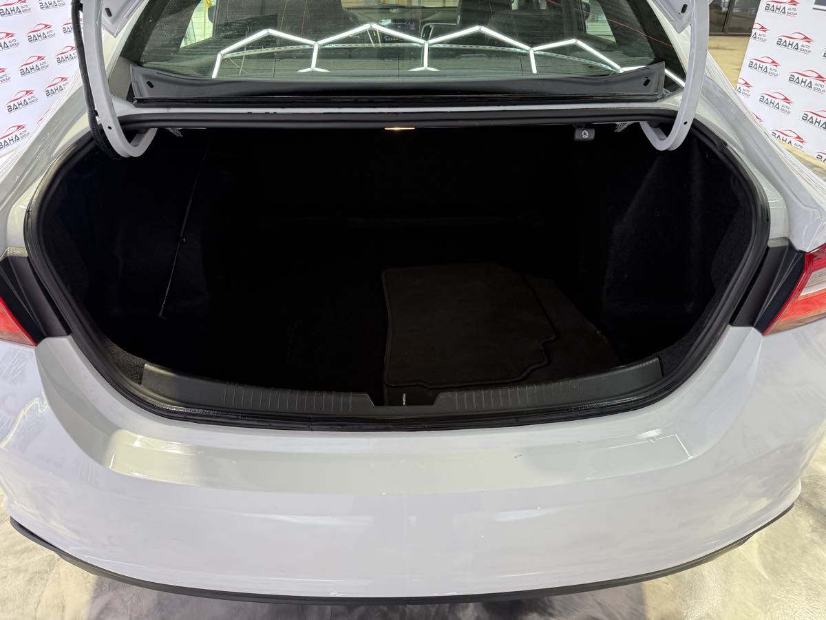 Vehicle image 37 of 45