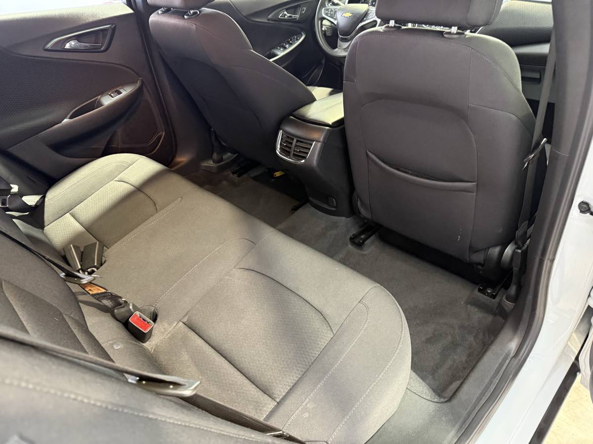 Vehicle image 40 of 45