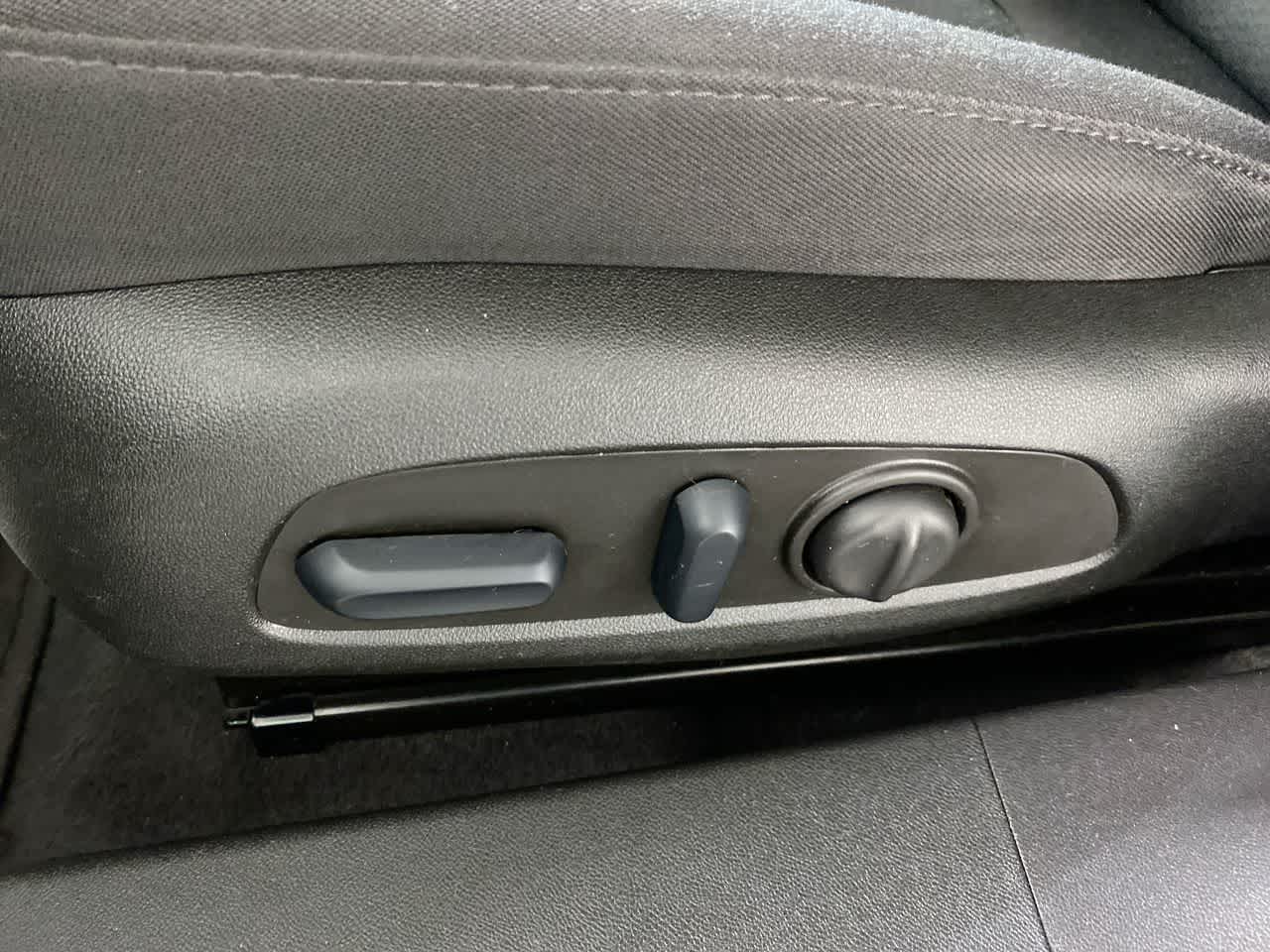 Vehicle image 14 of 30
