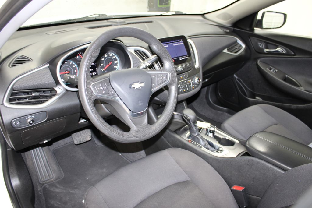 2023 Chevrolet Malibu LT Image 17 of 48