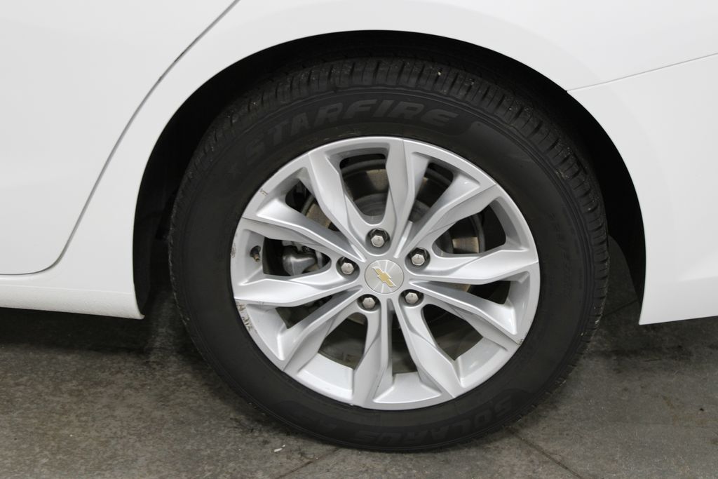 2023 Chevrolet Malibu LT Image 8 of 48