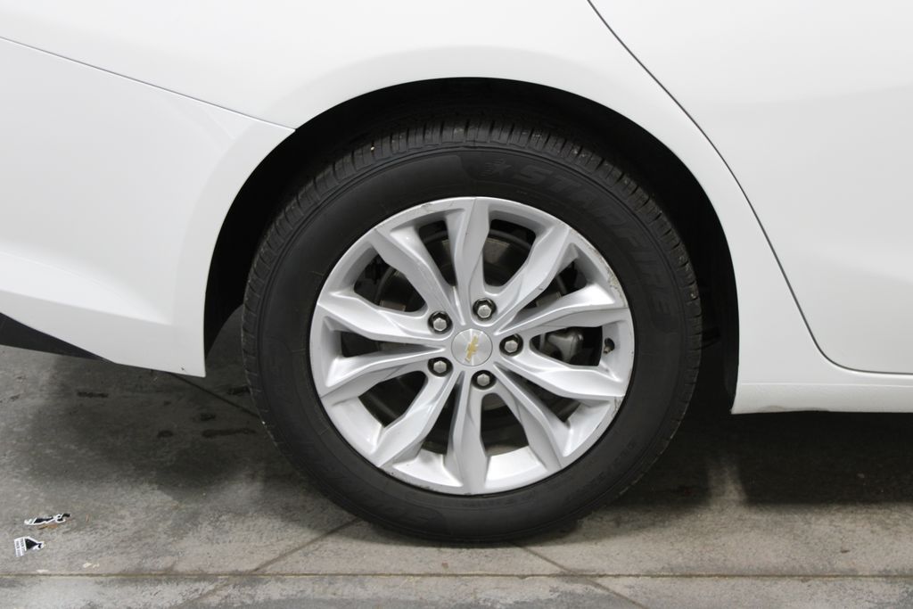 2023 Chevrolet Malibu LT Image 9 of 48