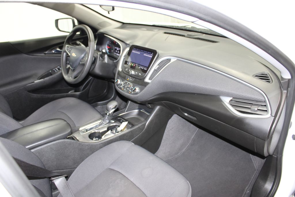 2023 Chevrolet Malibu LT Image 18 of 48