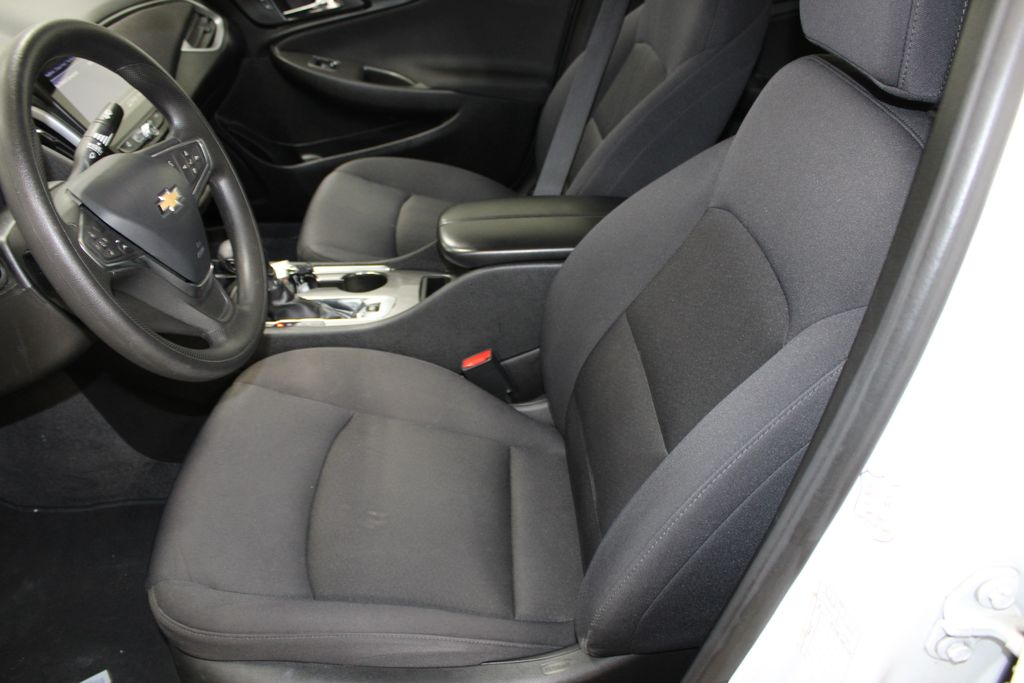 2023 Chevrolet Malibu LT Image 13 of 48