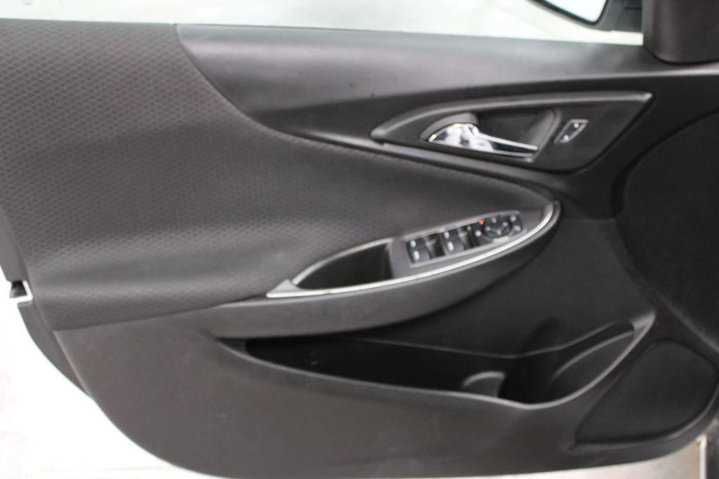 2023 Chevrolet Malibu LT Image 28 of 48