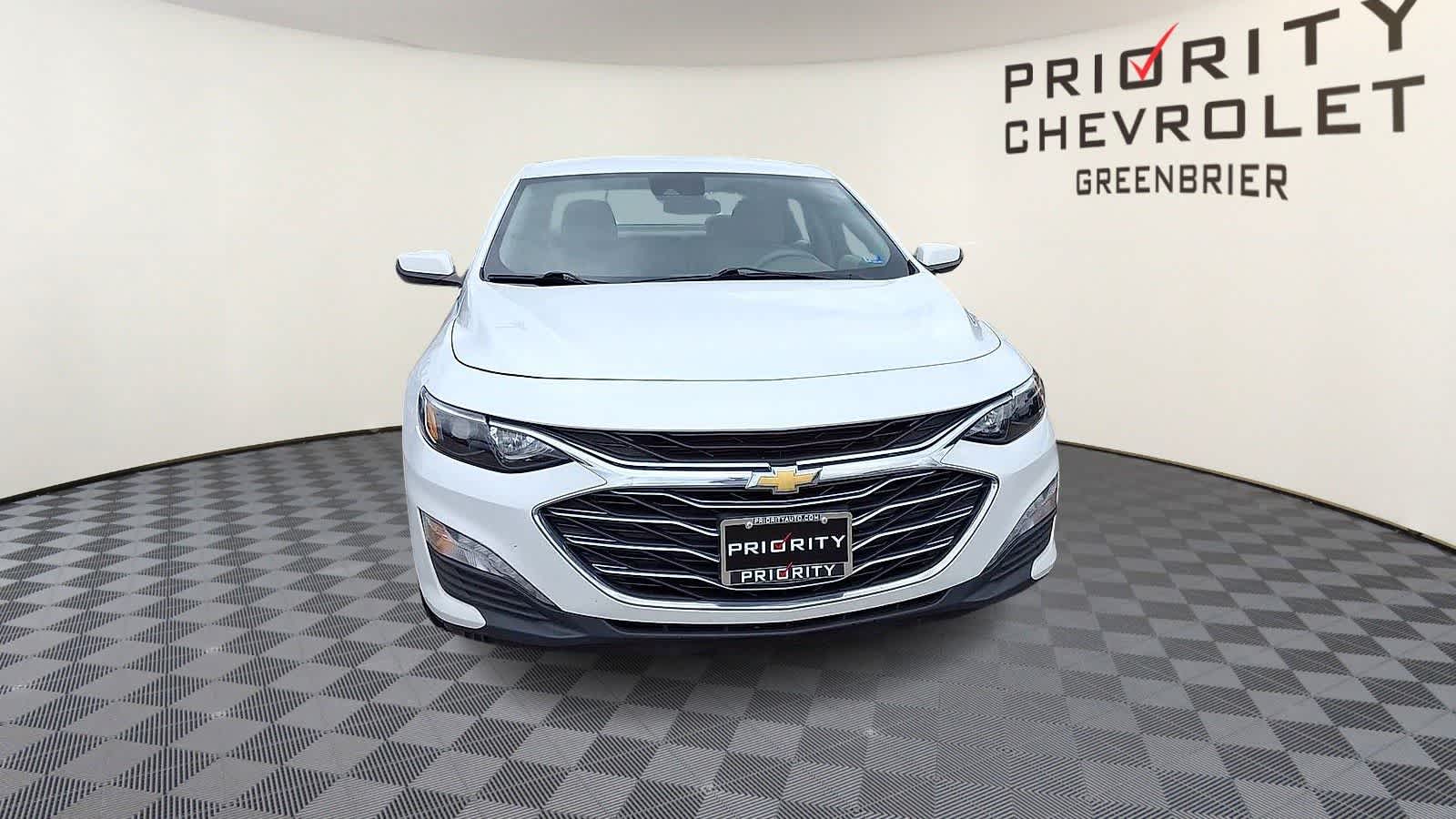 2023 Chevrolet Malibu LT Image 3 of 38