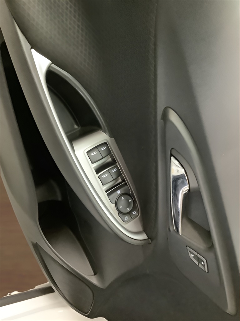Vehicle image 10 of 29