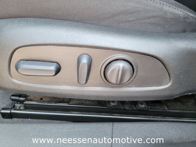 Vehicle image 15 of 33