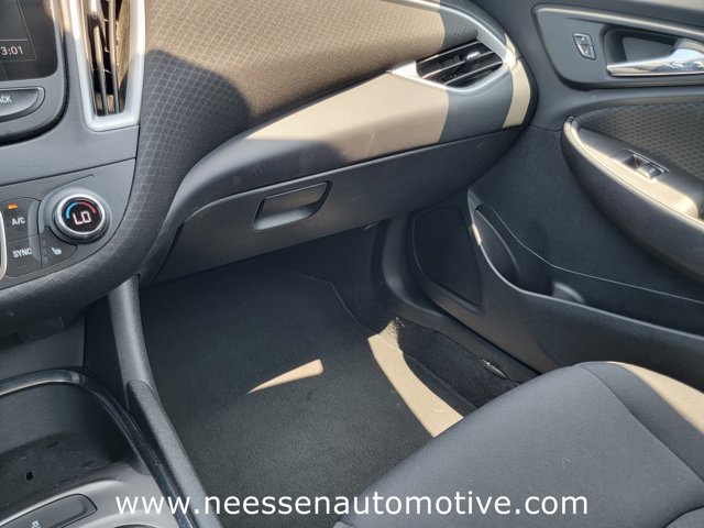 Vehicle image 28 of 33