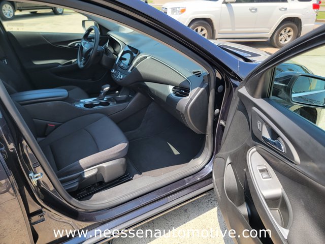 Vehicle image 8 of 33