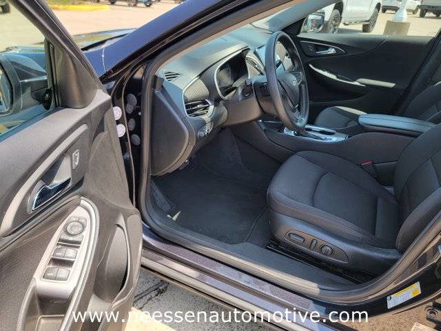 Vehicle image 12 of 33