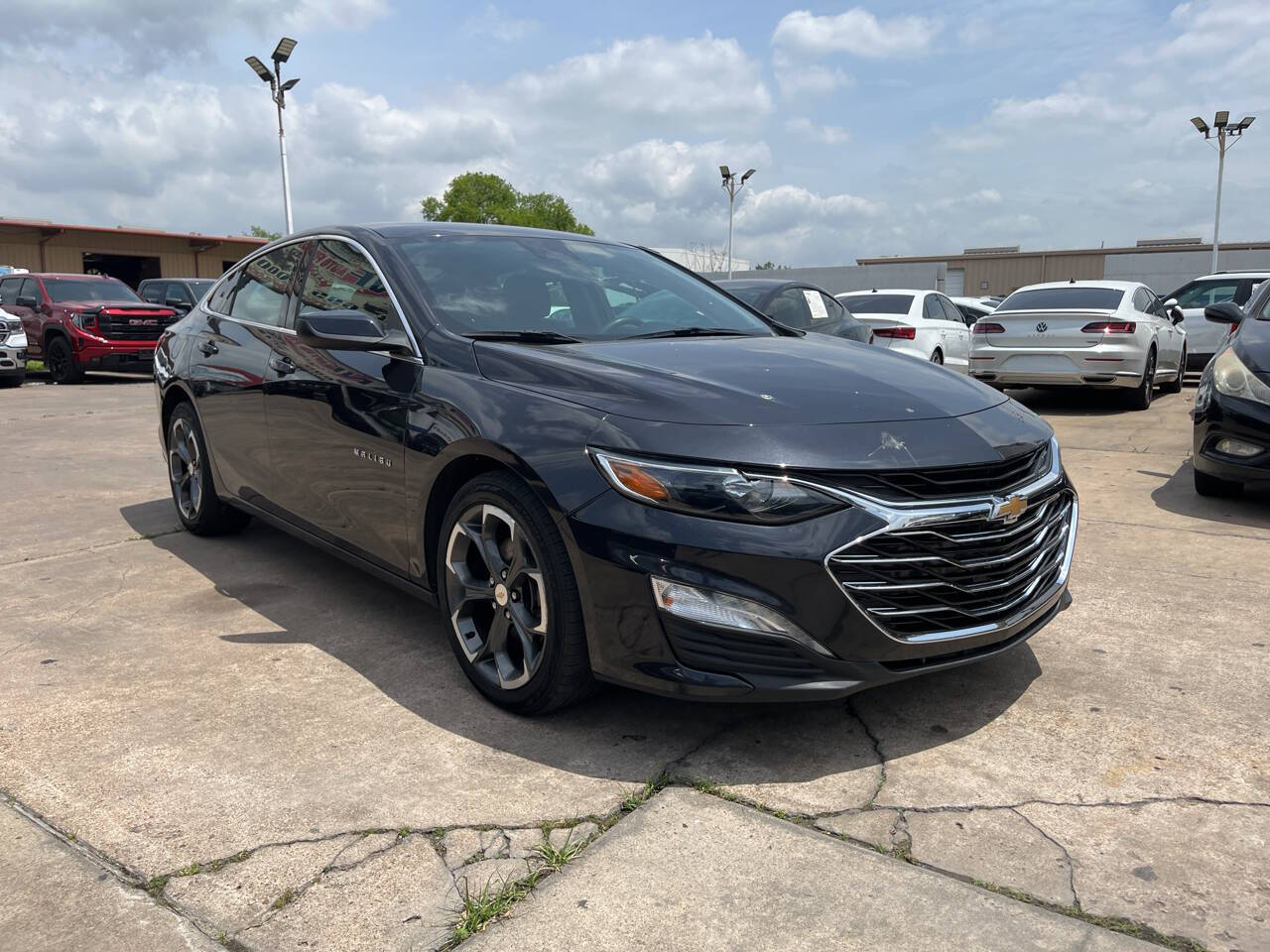 2023 Chevrolet Malibu LT Image 2 of 11