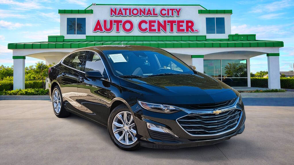 2023 Chevrolet Malibu LT Image 2 of 30