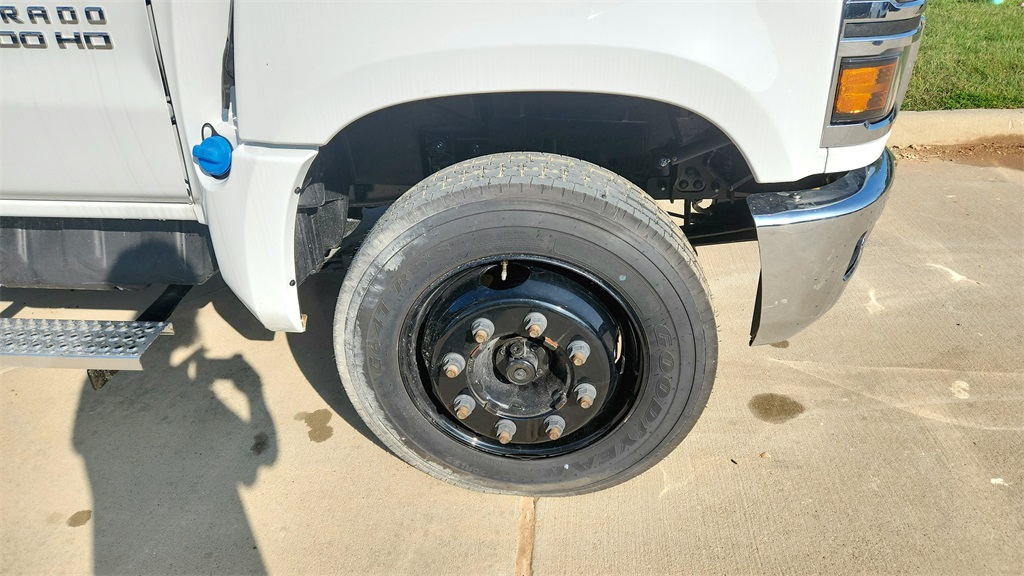 Vehicle image 21 of 63