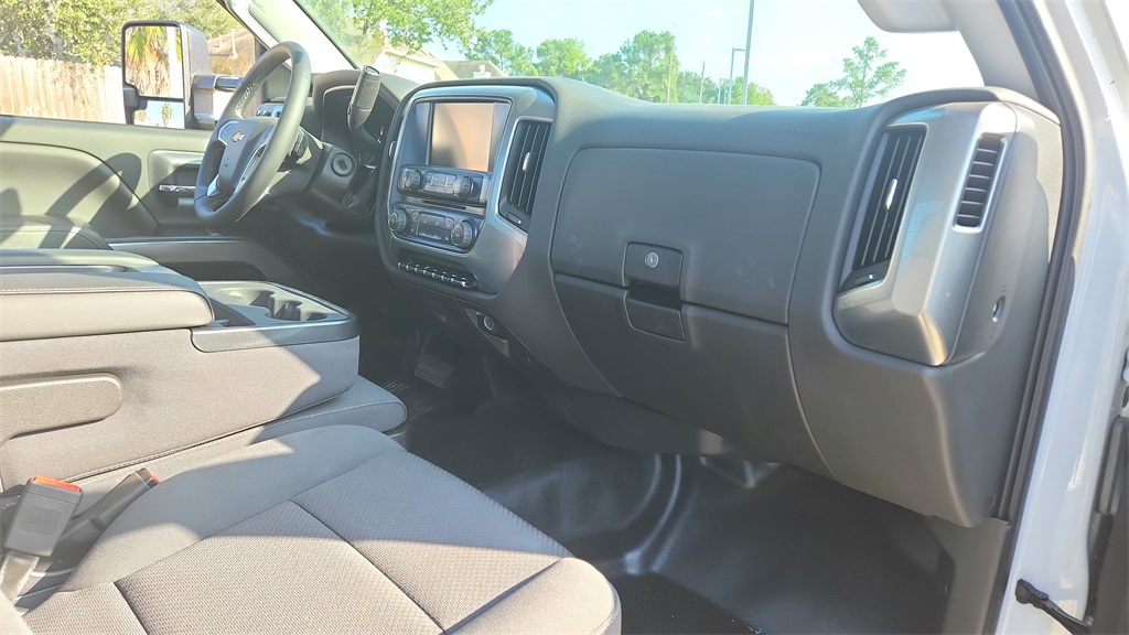 Vehicle image 32 of 63