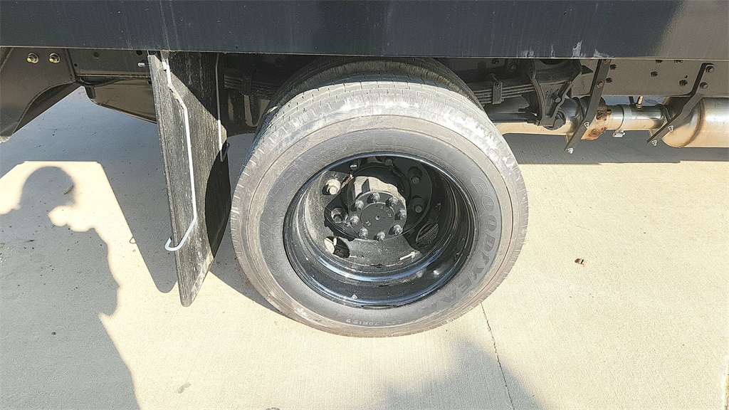 Vehicle image 37 of 63