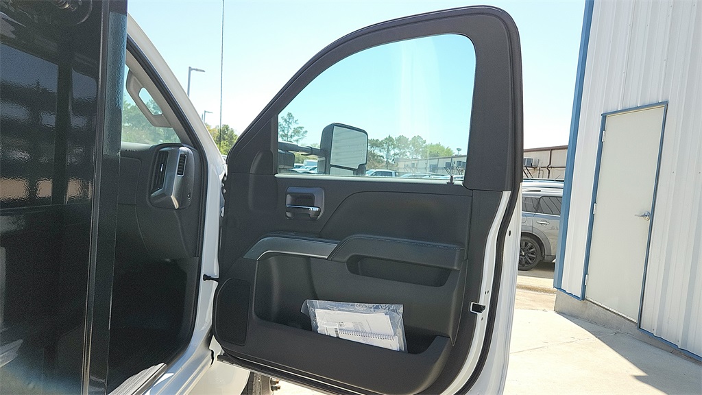 Vehicle image 62 of 63