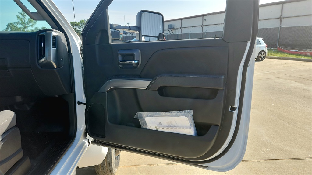 Vehicle image 51 of 63