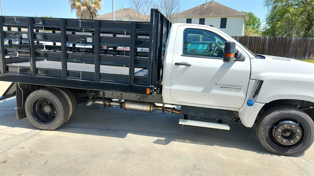 Vehicle image 6 of 63