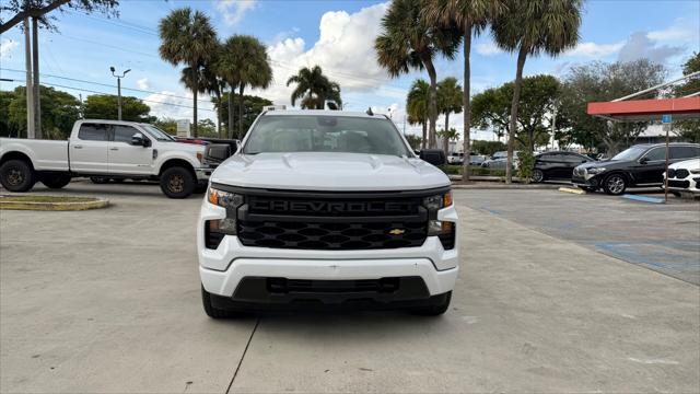 2023 Chevrolet Silverado 1500 Custom Image 3 of 31