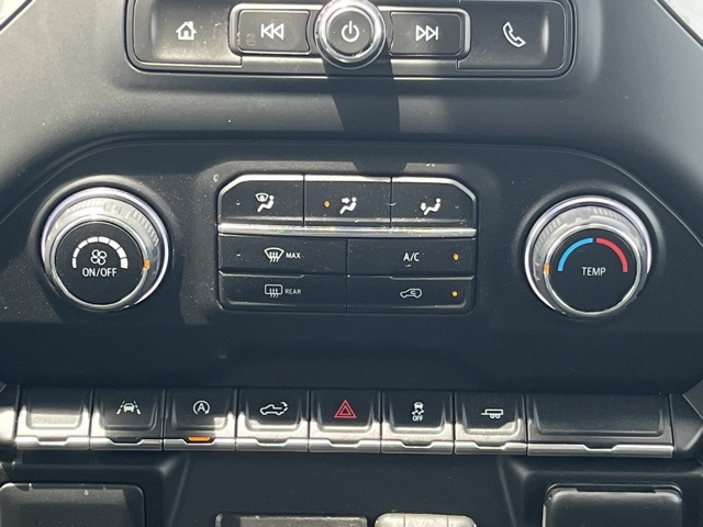 Vehicle image 25 of 30