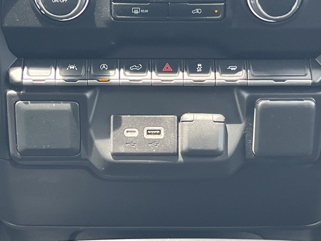 Vehicle image 27 of 30