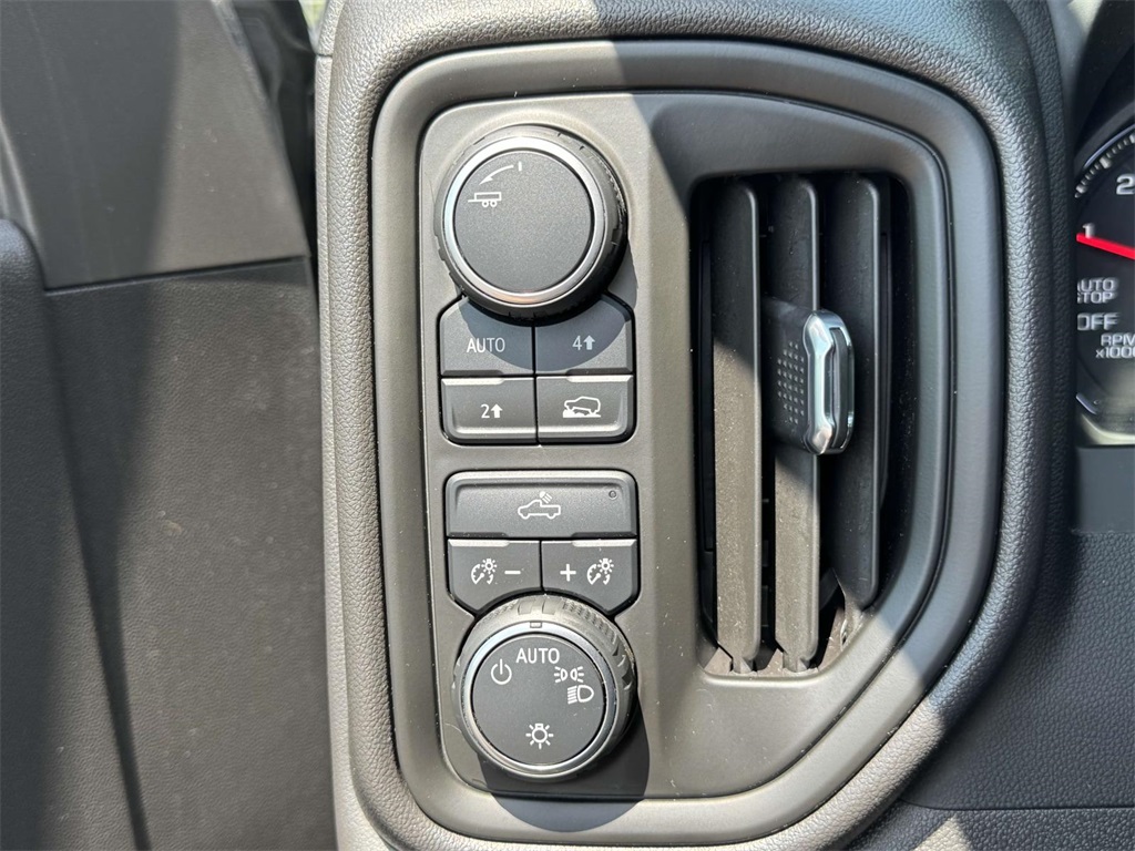 Vehicle image 25 of 30