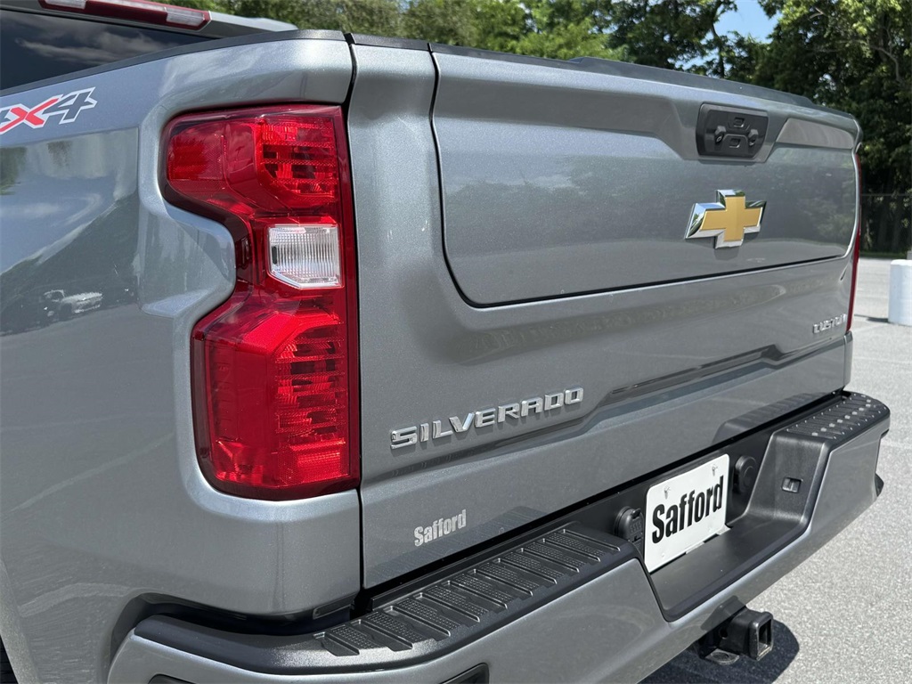 Vehicle image 27 of 30